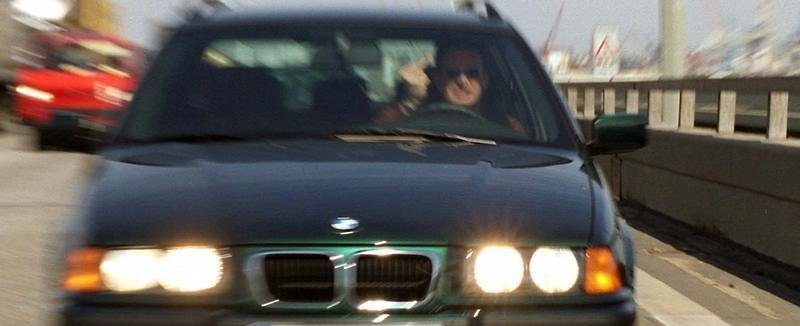 Wildgewordener Ehemann verfolgt Frau bis auf Feldweg