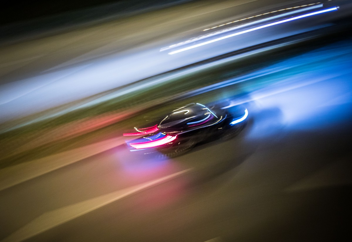 Autofahrer liefern sich illegales Rennen – Fast Tempo 200