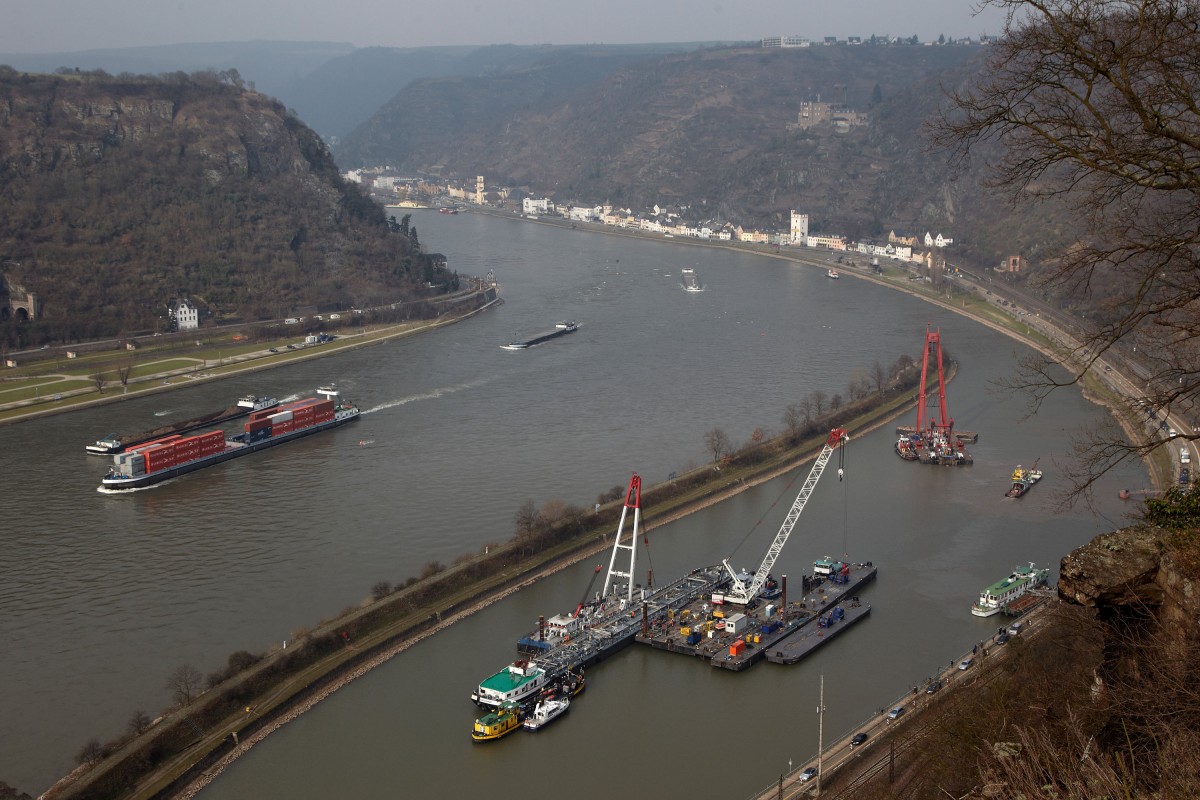Versunkene Dampflok soll aus dem Rhein geborgen werden