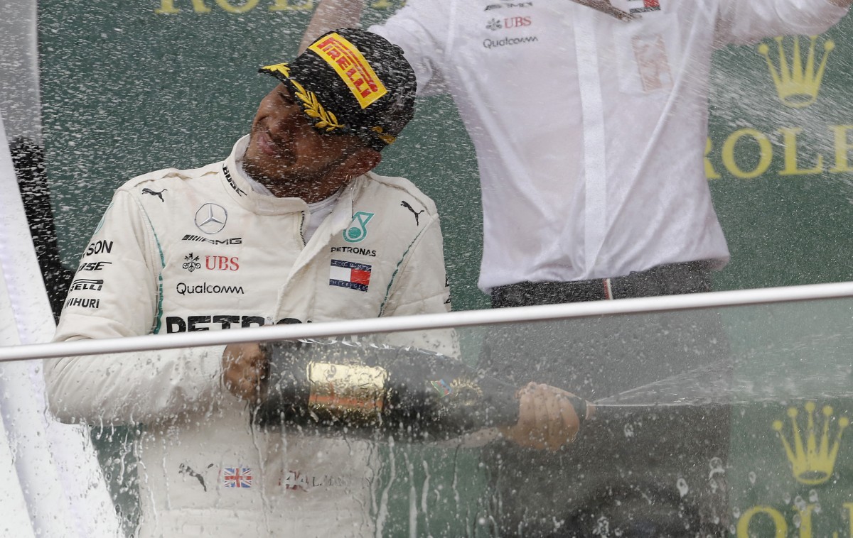 Hamilton siegt im Baku-Chaos und entreißt Vettel die WM-Führung