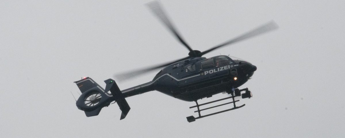 Länderübergreifende Verfolgungsjagd - drei beschädigte Polizeiautos