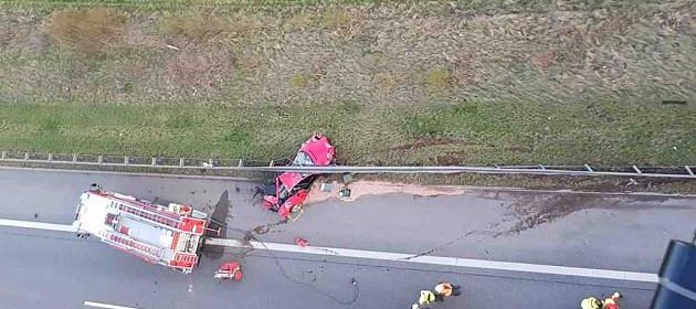 Deutschland: Ferrari-Fahrer überschlägt sich auf Autobahn – tot