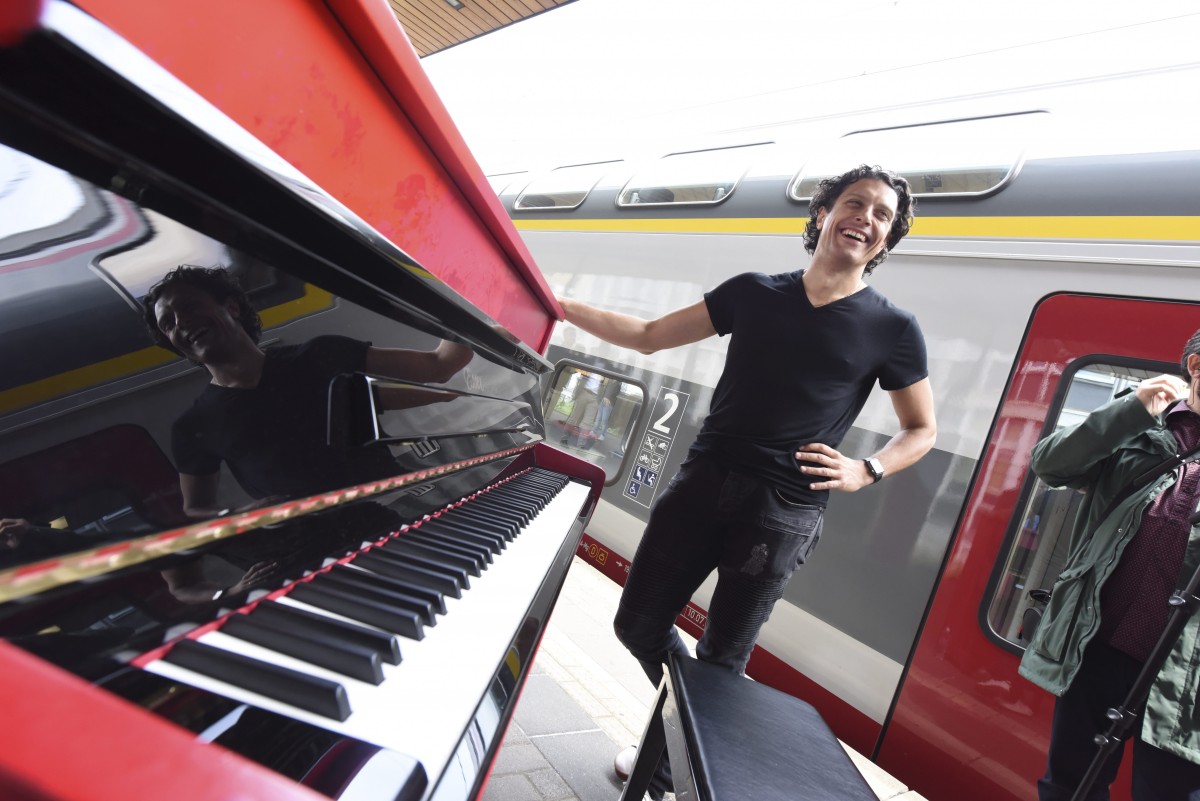 Ein Luxemburger, ein rotes Klavier und der Kampf gegen Blutkrebs