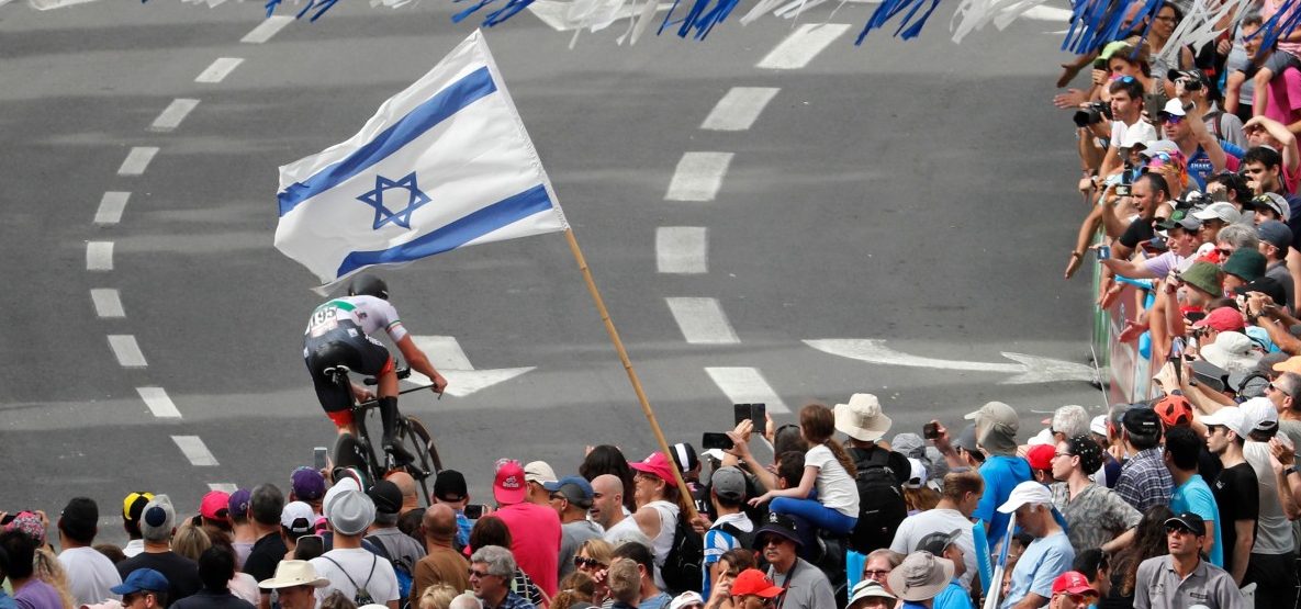 Dumoulin wieder in Rosa, Froome gestürzt