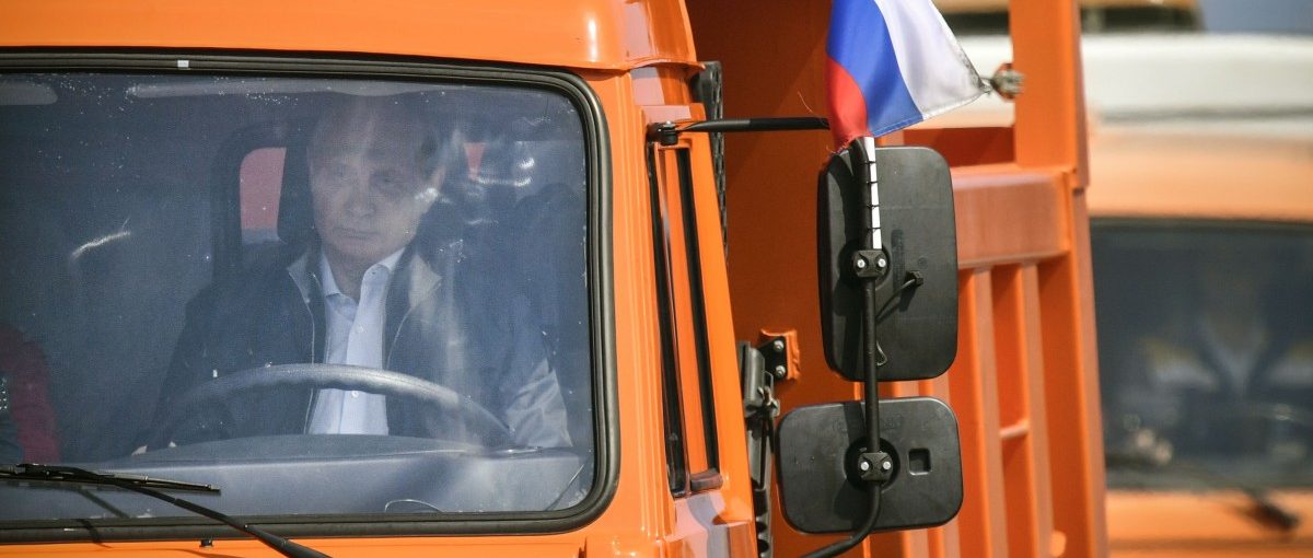 Putin fährt erstmals über umstrittene Krim-Brücke