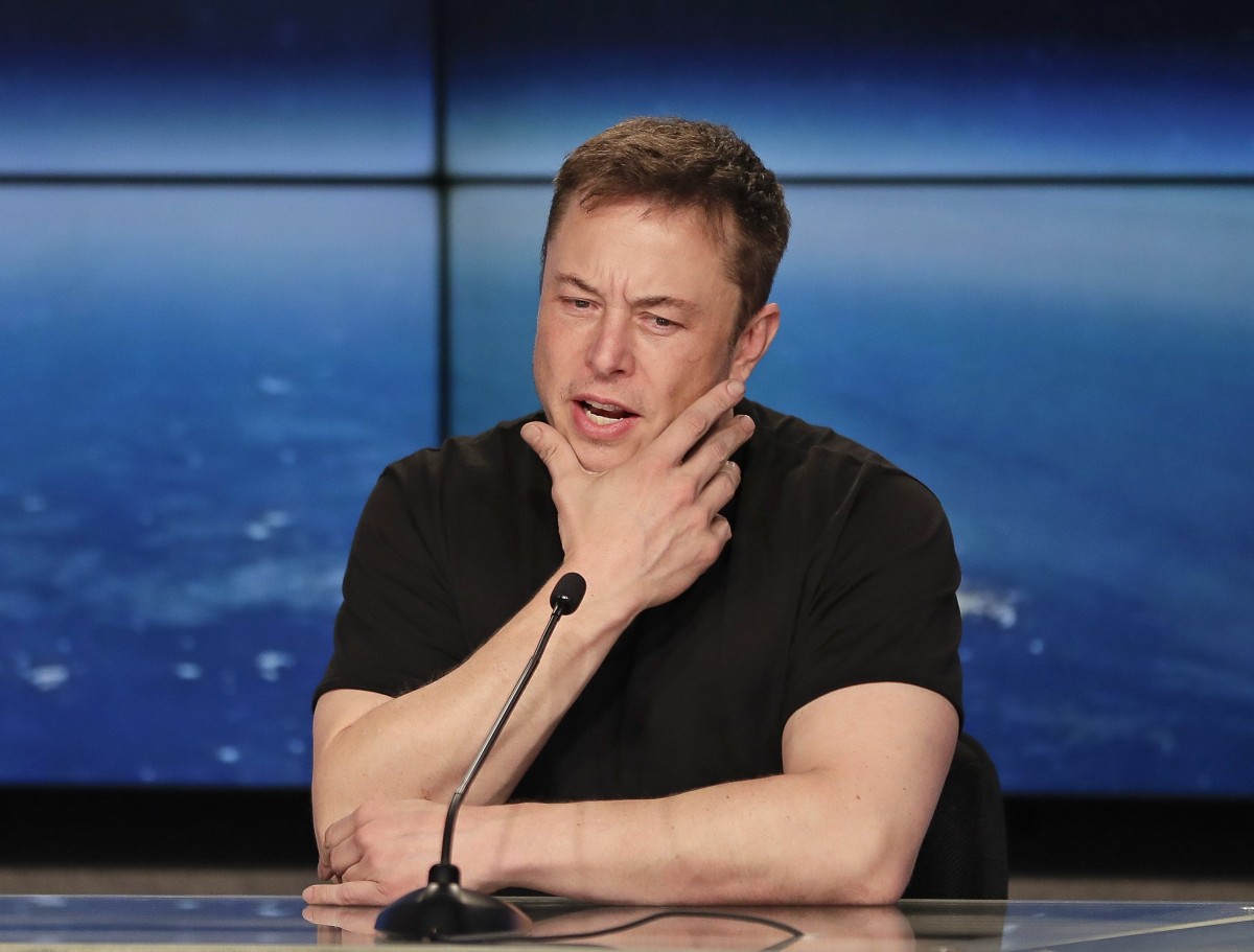 Elon Musks bizarre Telefonkonferenz bringt Tesla unter Druck