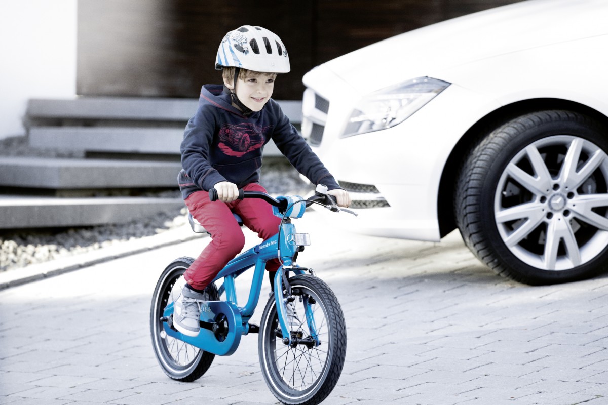 Kinder auf dem Fahrrad: Nie ohne Helm