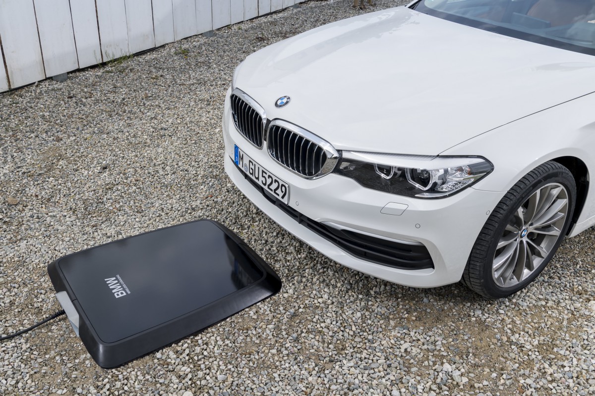 BMW mit System für induktives Laden