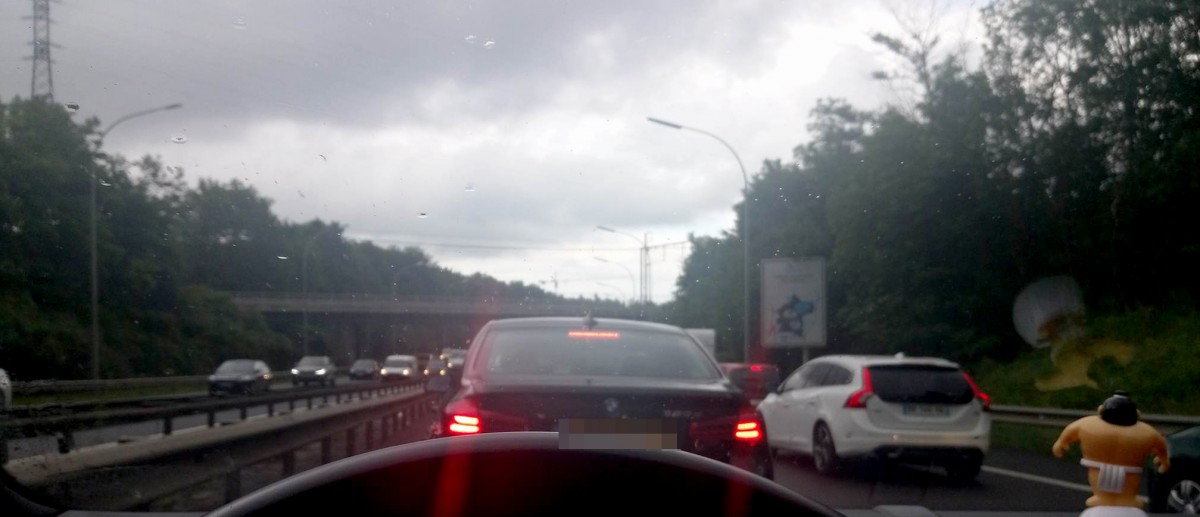 Fluten behindern noch immer Verkehr – Teilsperrung am Cessinger Kreuz