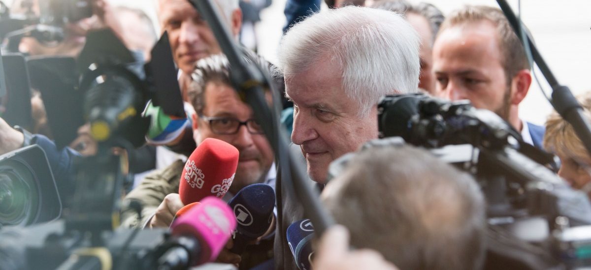 Deutschland: Seehofer gibt Merkel Frist für EU-Lösung bis Ende Juni