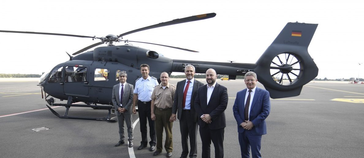 Zwei Helikopter für die Armee