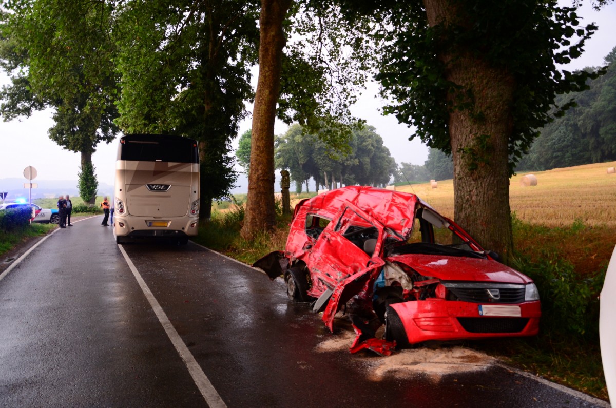37-jähriger Belgier stirbt nach frontalem Zusammenstoß mit Bus auf der N8