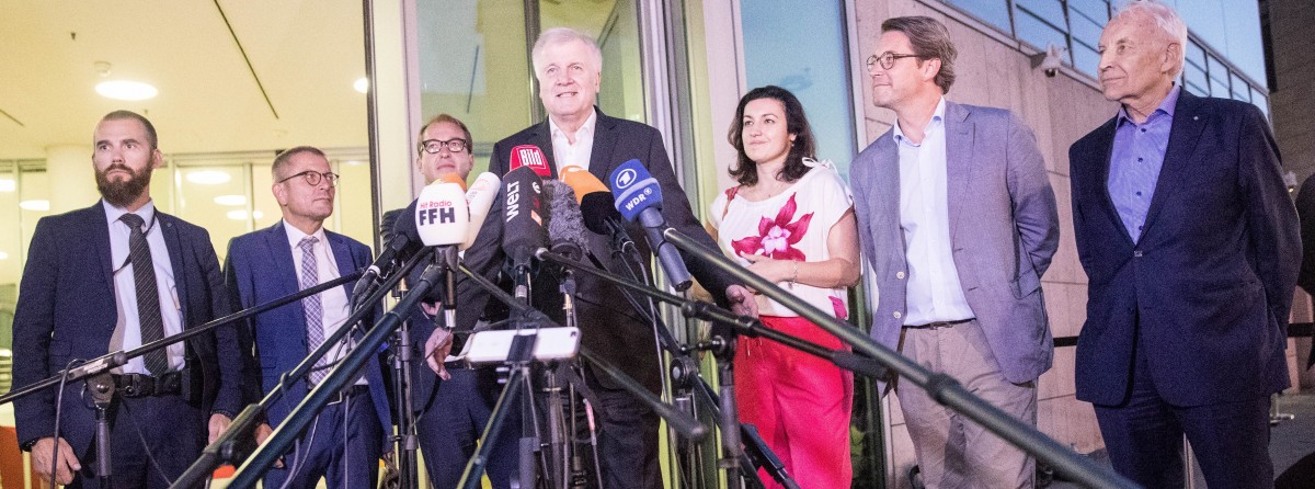 Seehofer bleibt Innenminister – und der Kompromiss wird stark kritisiert