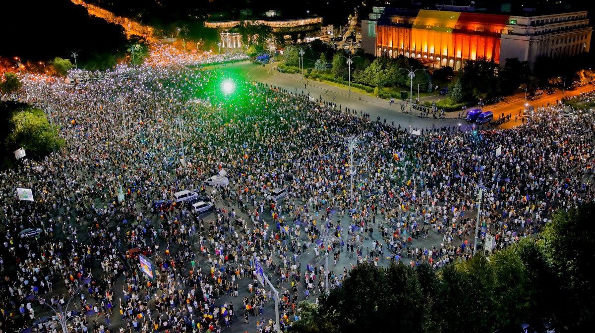 Massenprotest in Rumänien gegen Korruption - Kritik an Polizeigewalt