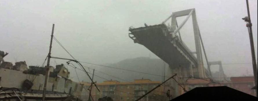 Autobahnbrücke stürzt in Genua ein – mehr als 30 Tote geborgen (Update)