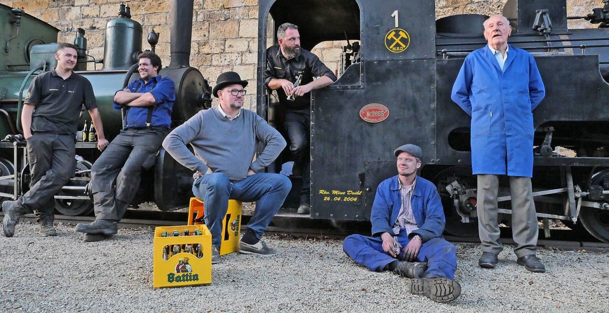 Luxemburger Dampflok-Fans stellen historische Minette-Verladung nach