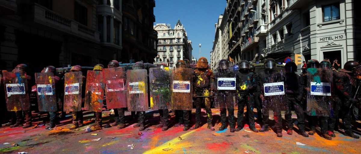 Zum Jahrestag des Katalonien-Referendums wütet Straßenschlacht