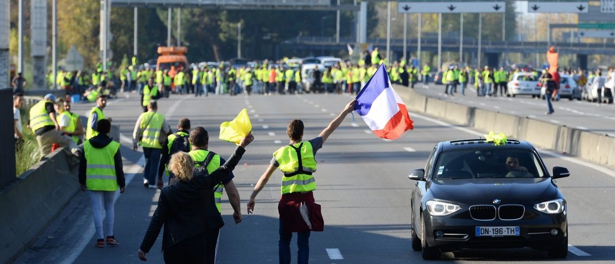 Eine Demonstrantin stirbt bei Protesten gegen hohe Spritpreise in Frankreich