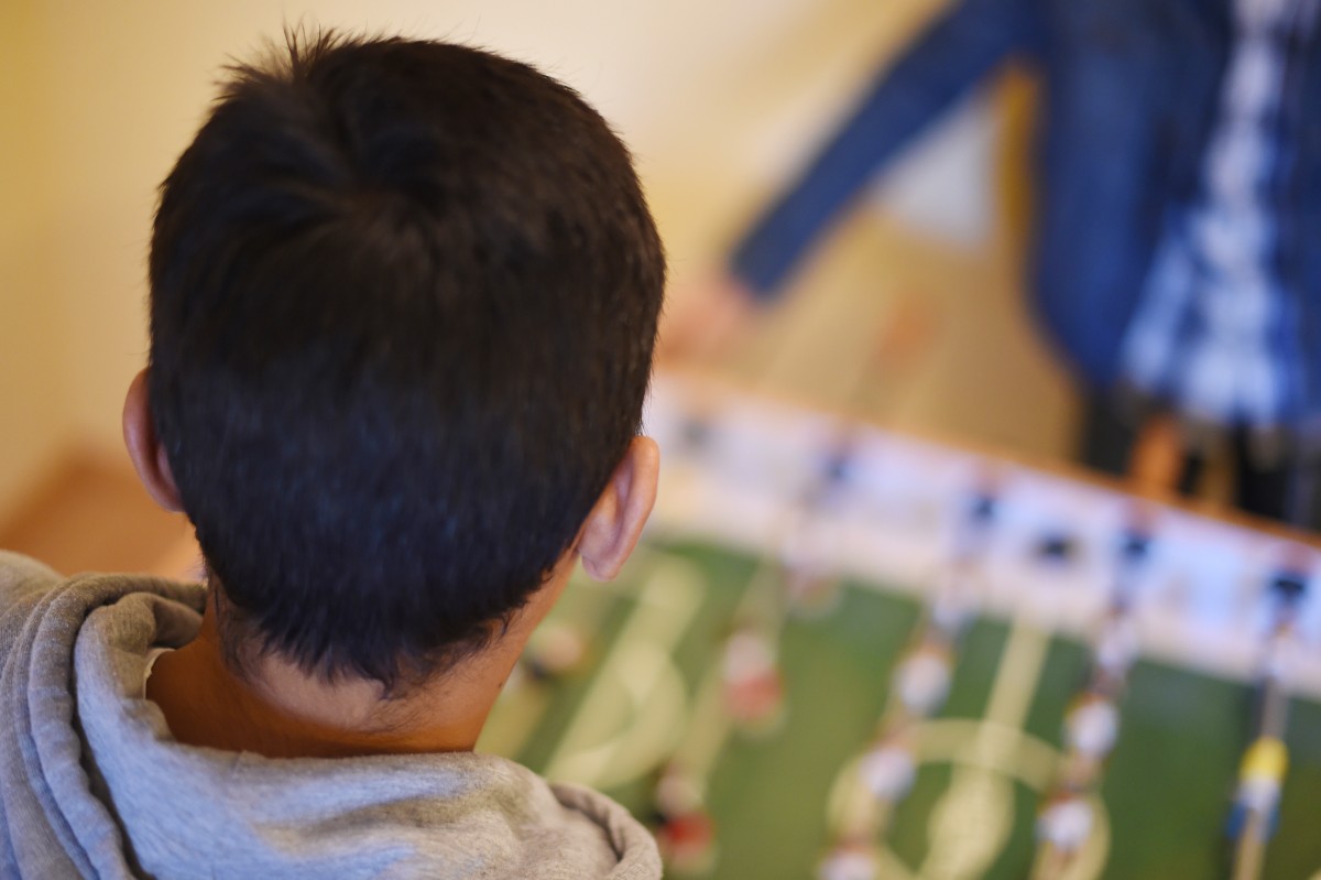 Um das Alter von Flüchtlingen zu bestimmen, können Genitalien begutachtet werden: Außenministerium verteidigt Verfahren