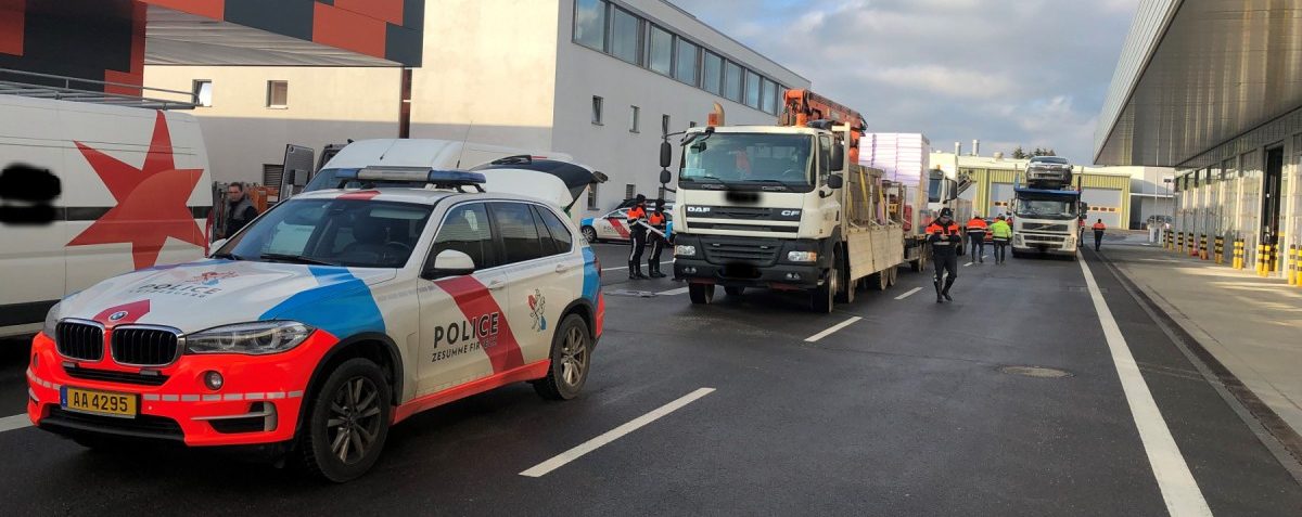 Schwerlastkontrolle: Polizei stellt 14 Verwarnungen aus