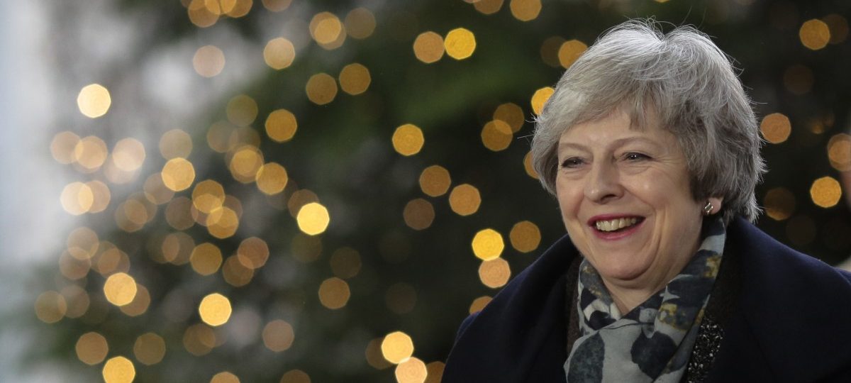 Theresa May übersteht Misstrauensvotum um Parteivorsitz