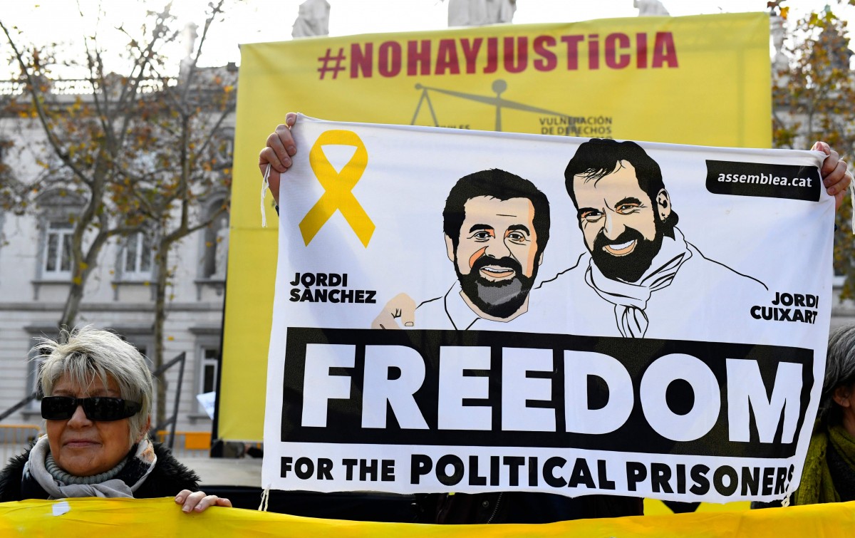 Showdown in Barcelona:  Tausende Beamte schützen den spanischen Regierungschef