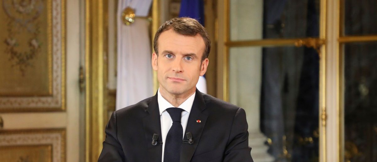 Nach Massenprotesten der „gilets jaunes“: Macron gibt nach und kündigt Zugeständnisse an