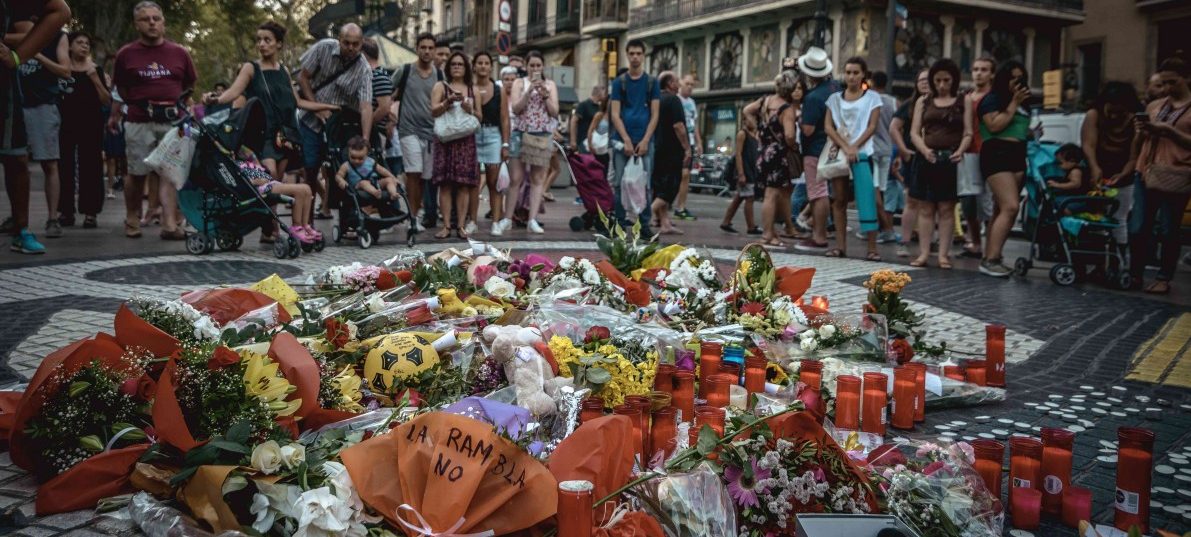 Schwarz-weiß statt bunt – Wie eine Organisation in Luxemburg dem Extremismus vorbeugen will