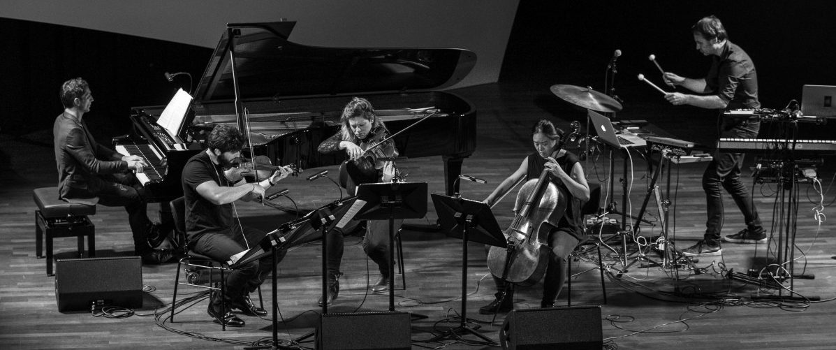 Zauberhaft geordnetes Chaos – Sven Helbig in der Philharmonie