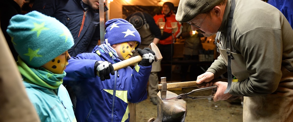 Weihnachtsmarkt der etwas anderen Art in Rindschleiden lockt 1.500 Besucher an