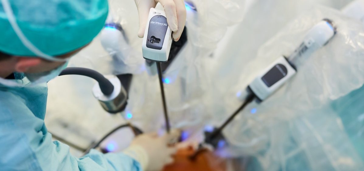 „Ein ganz anderes Gefühl“ - CHL-Chirurgin berichtet von ihren Operationen mit einem Roboter