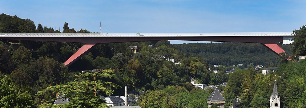 Neues Geländer soll Sprünge von Luxemburgs Roter Brücke verhindern