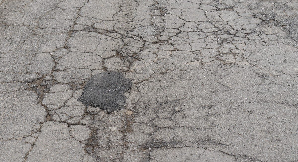 Feind aller Verkehrsteilnehmer: Schlaglöcher in den Straßen von Differdingen