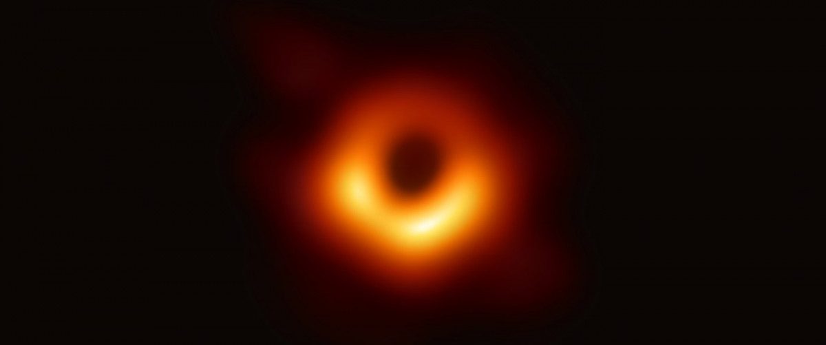 Astronomische Premiere: Erstes Bild von Schwarzem Loch vorgestellt