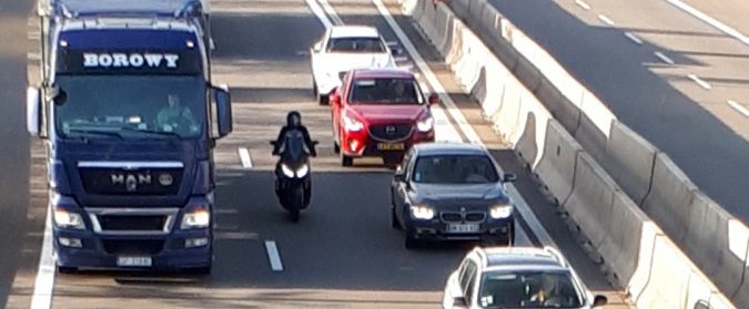 Stau-Schlängler: Polizei macht auf der A3 Jagd auf eilige Motorradfahrer