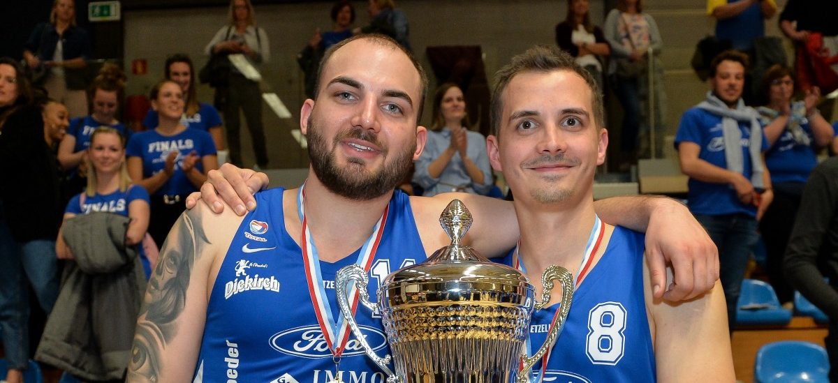 „Der beste Bruder“: Dominique Benseghir und Gilles Polfer freuen sich über das Double der Etzella