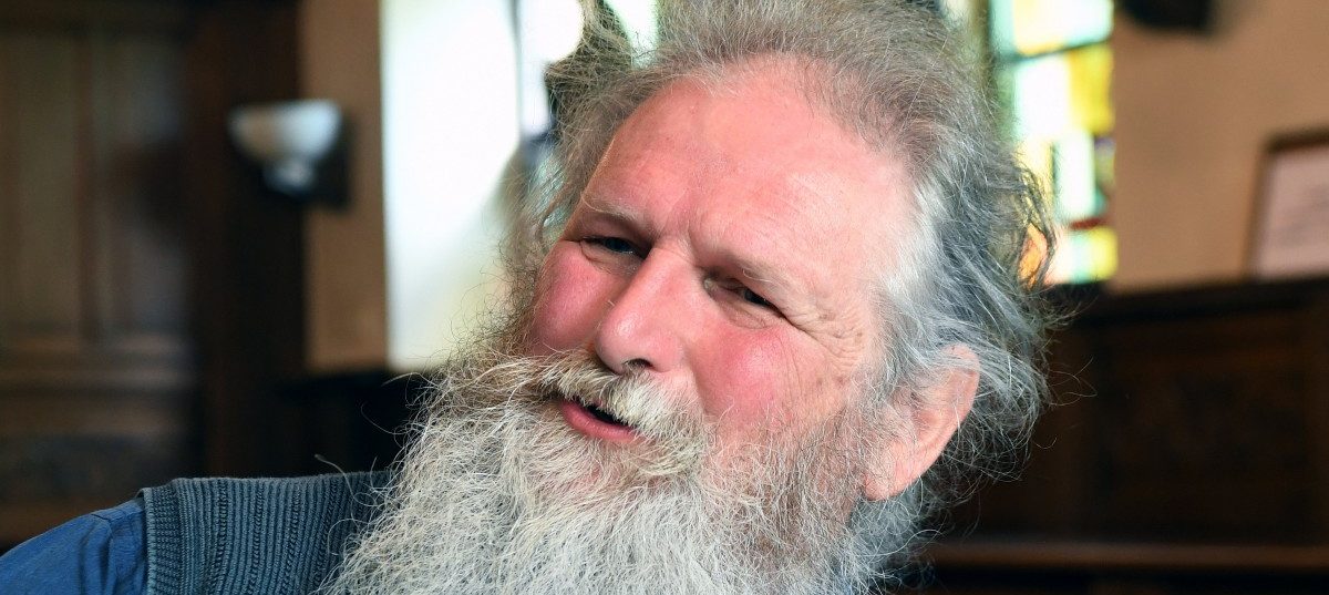 „Ech sinn dee mam Baart“: Oktav-Prediger Guy Diederich über Zölibat, Gläubige und seinen Alltag