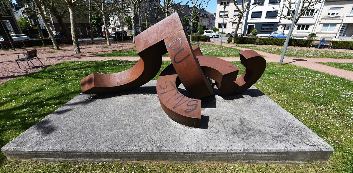 In Esch will gut Ding Weile haben: Verschandelte Skulptur ist immer noch nicht restauriert