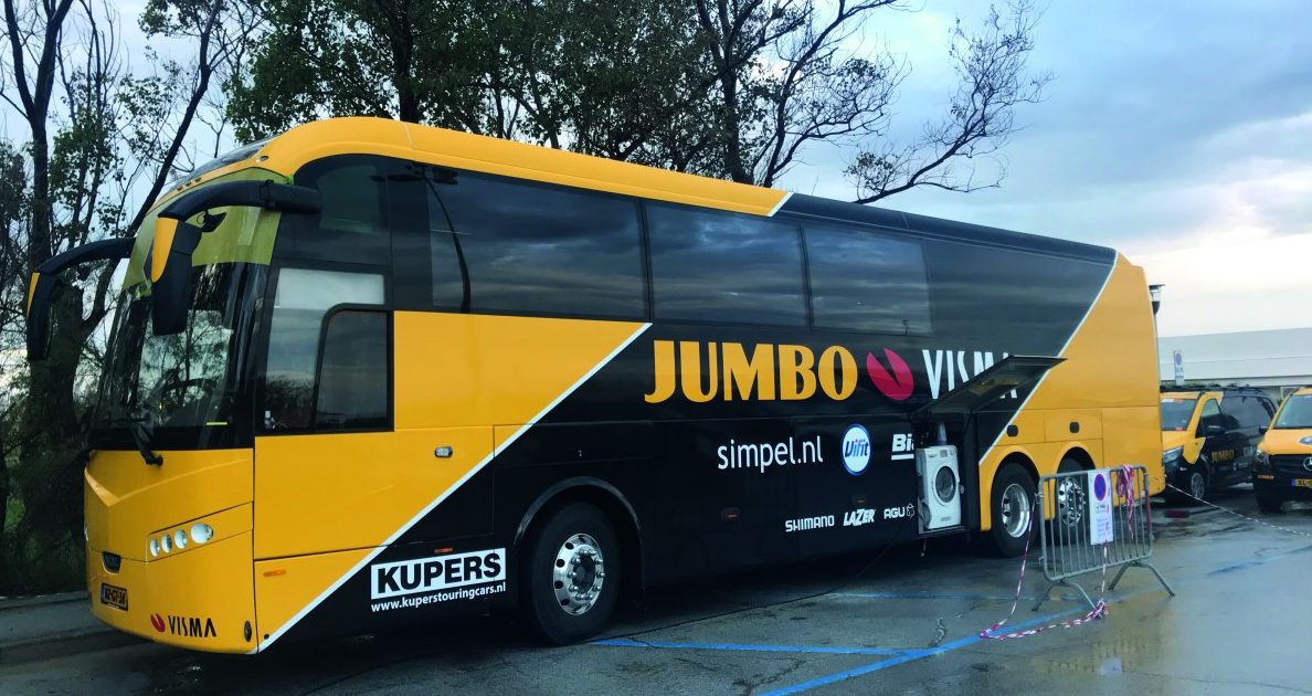 „Was im Bus passiert, bleibt im Bus“: Jaap van Hulten über das Leben als Fahrer eines Radprofi-Teambus