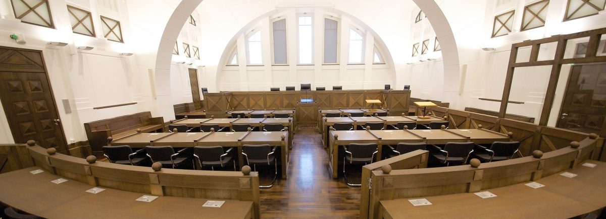 Ehemaliger Richter und Anwalt stehen vor Gericht: Staatsanwaltschaft sorgt sich ums Ansehen der Justiz