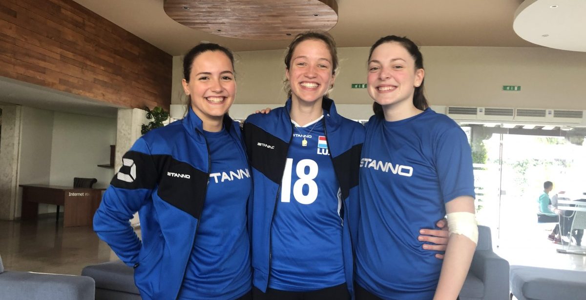 Erste Erfahrungsschritte: Die Volleyballküken Van Elslande, Reiland und Wagner