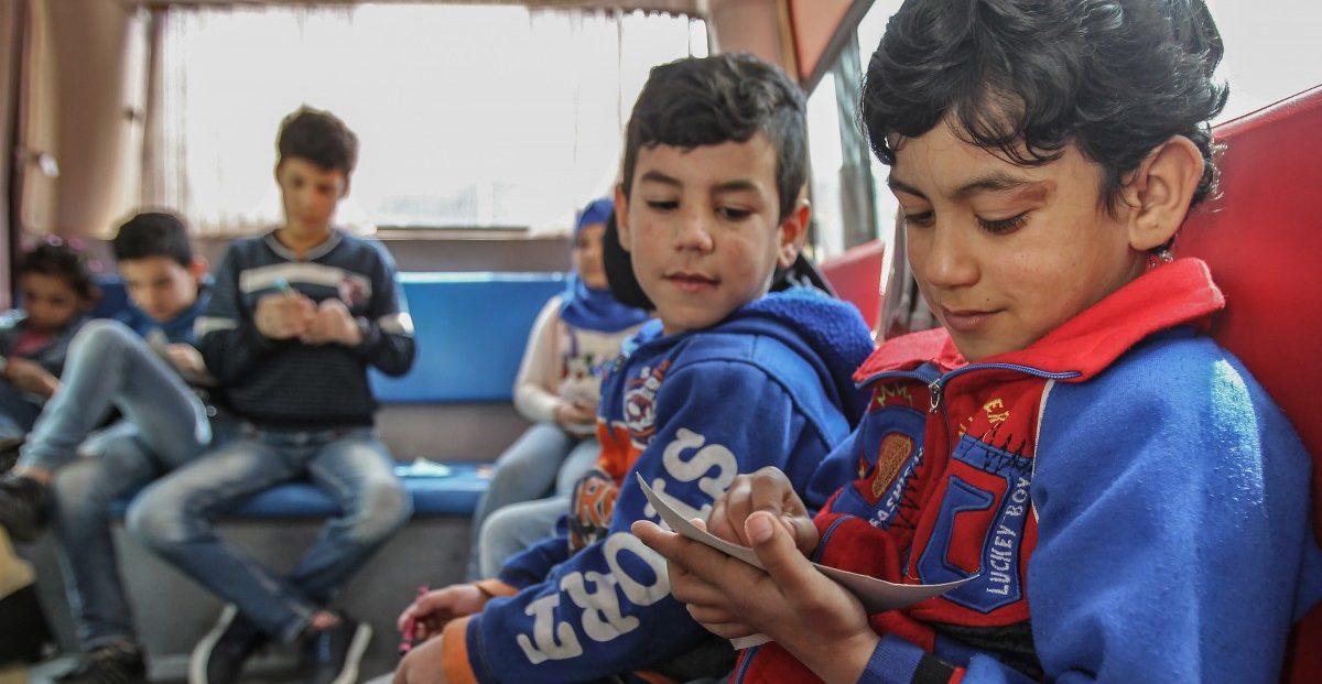 „Fun Bus“ im Libanon: ein Projekt, um syrische Flüchtlingskinder von der Straße zu holen