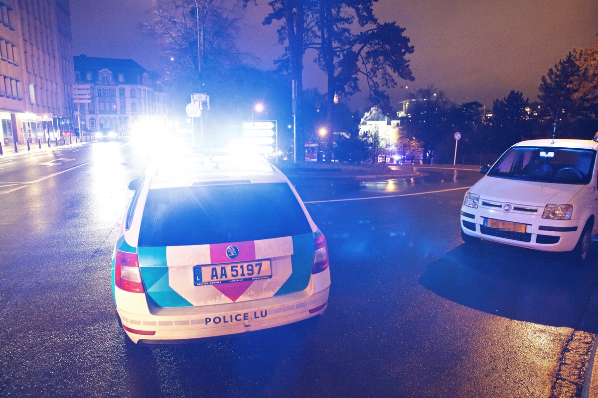 Stark betrunkener Mann greift in Differdingen Passanten und dann die Polizei an