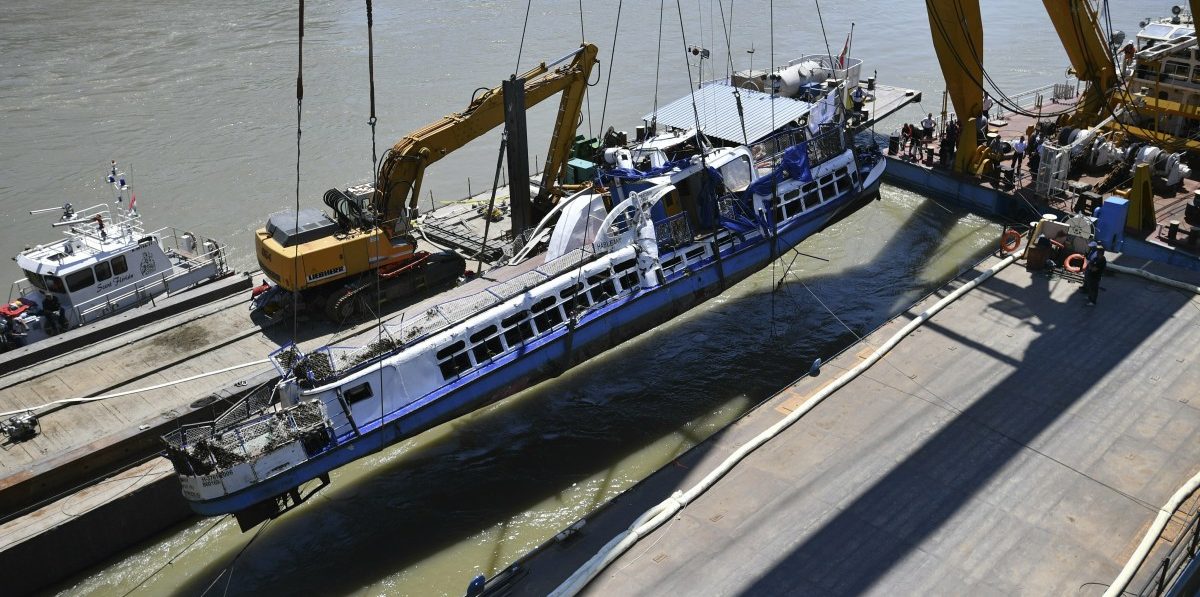 Wrack der „Nixe“ geborgen: Vier Todesopfer des Schiffsunglücks noch immer vermisst