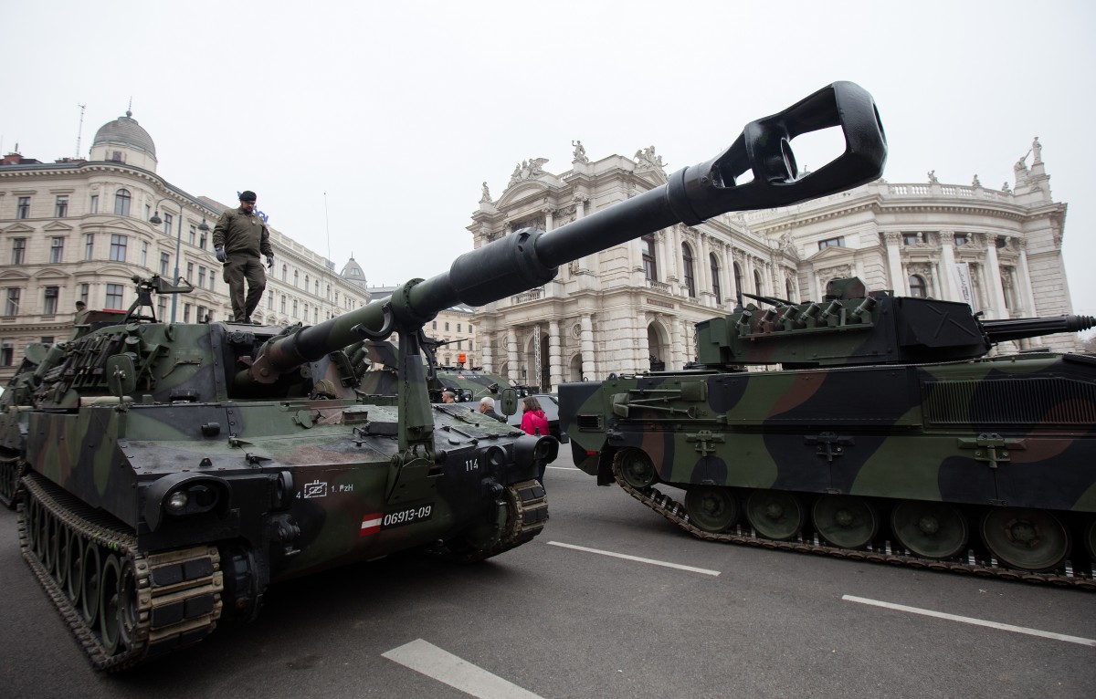 Einsatzfähigkeit nicht mehr gegeben: Österreichs Armee steht vor der Pleite