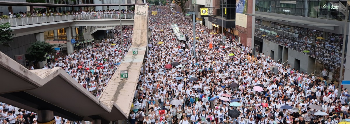Aufruhr in Hongkong: Massenprotest gegen Auslieferungen an China