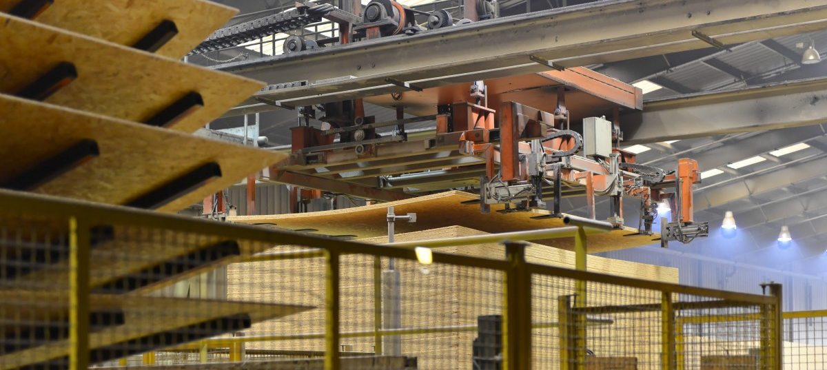 „On ne peut faire mieux“: Etienne Schneider présente Kronospan en modèle d’une industrie durable