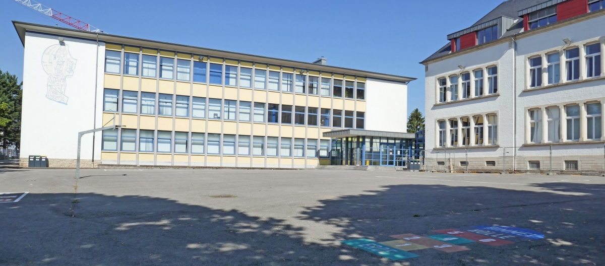 Von der Asphaltwüste zum Kinderparadies: Schulhof in Kayl wird naturnah