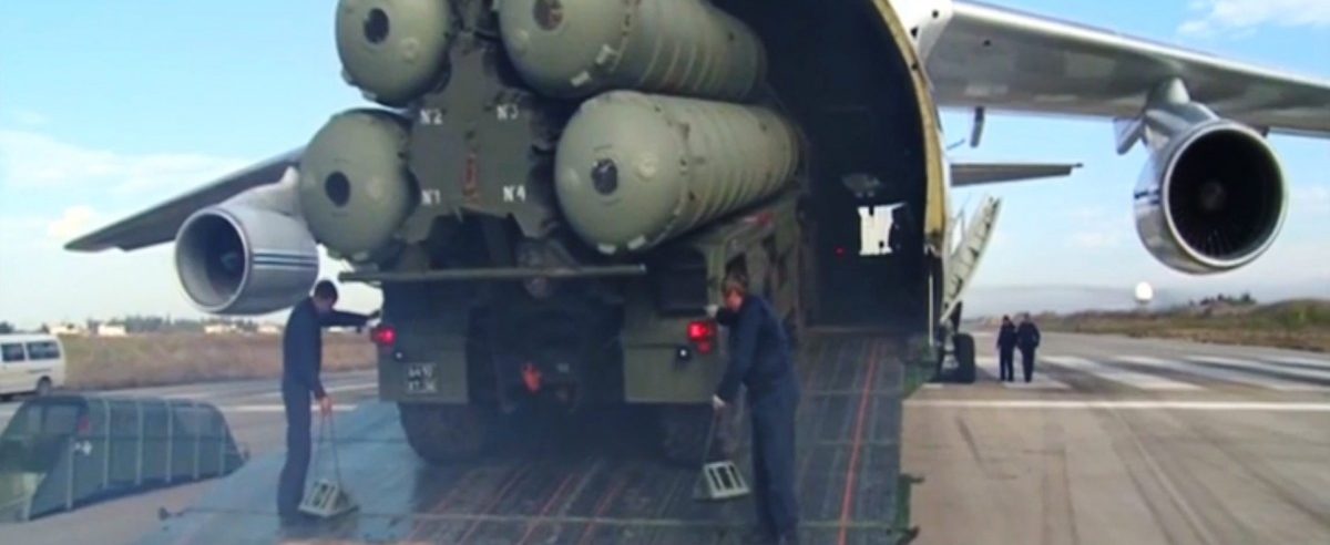 Umstrittene russische Raketenabwehr S-400 in Türkei angekommen