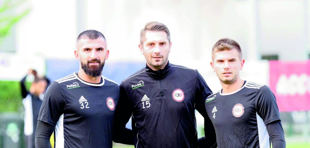 Die Verteidigungs-Familie: Henid, Dzenid und Irwin Ramdedovic mauern für den FC Rodange 91